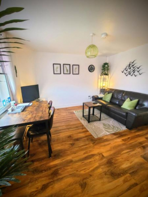 VALE VIEW APARTMENT, Prestatyn, North Wales - a smart and stylish, dog-friendly holiday let just a 5 min walk to beach & town!